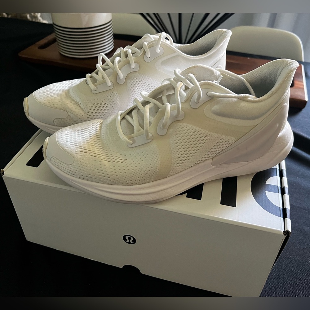 lululemon athletica Women’s Blissfeel Running Shoe Size 9.5